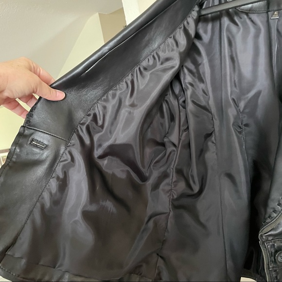 XL women’s black leather jacket with beautiful, detailed trim - Picture 8 of 16